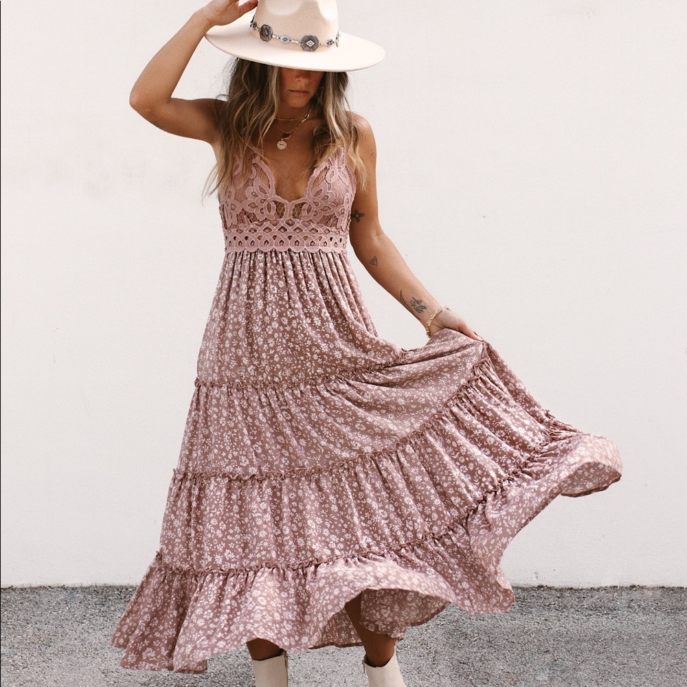WORN ONCE. MAUVE FLORAL TIERED MIDI DRESS WITH LACE TOP.